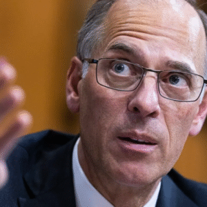 Moody's Chief Economist Mark Zandi talks about the probabilities of a U.S. recession.