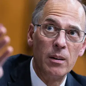 Moody's Chief Economist Mark Zandi talks about the probabilities of a U.S. recession.