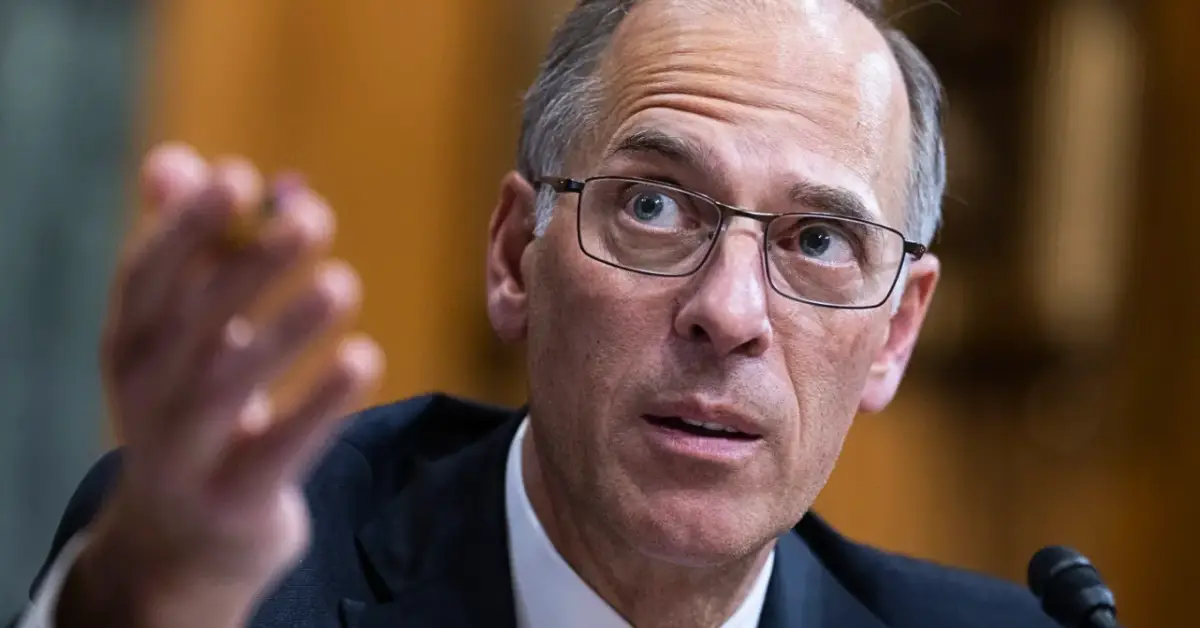 Moody's Chief Economist Mark Zandi talks about the probabilities of a U.S. recession.