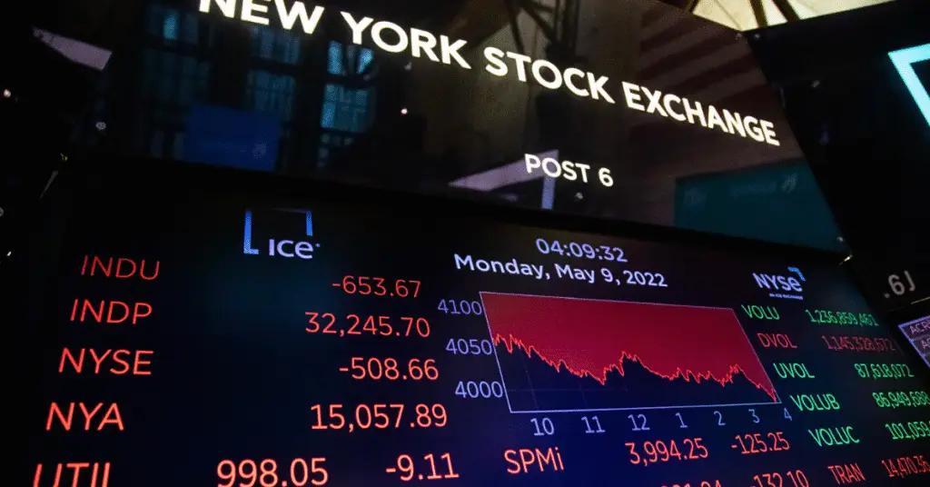 ETFs vs mutual funds explained.