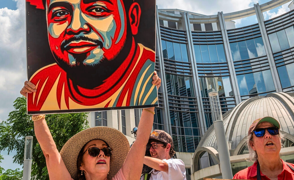 Judge orders release of Kilmar Abrego Garcia